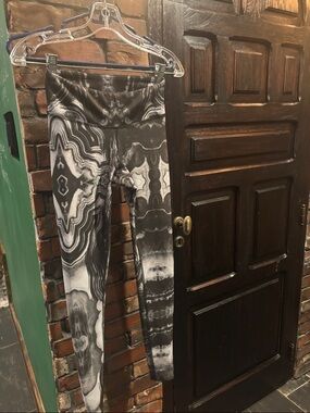 Alo Leggings Black & White Marble Print Leggings